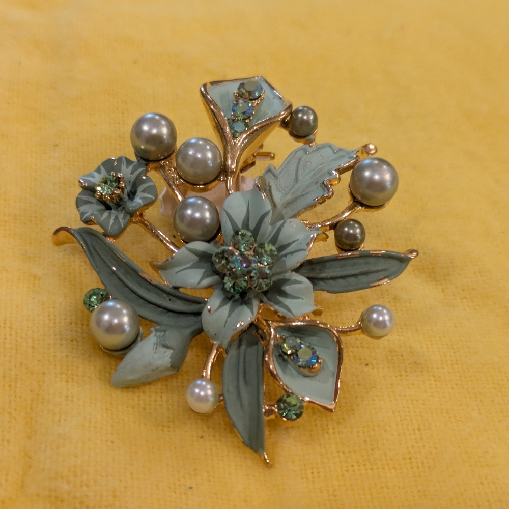Australian Elegant Green Brooch with Pearls & Green Crystal